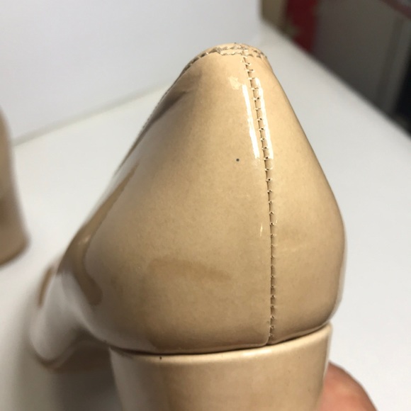 Stuart Weitzman block 2.5” heel beige patent leather 7.5 M MSRP $385 - Picture 6 of 9